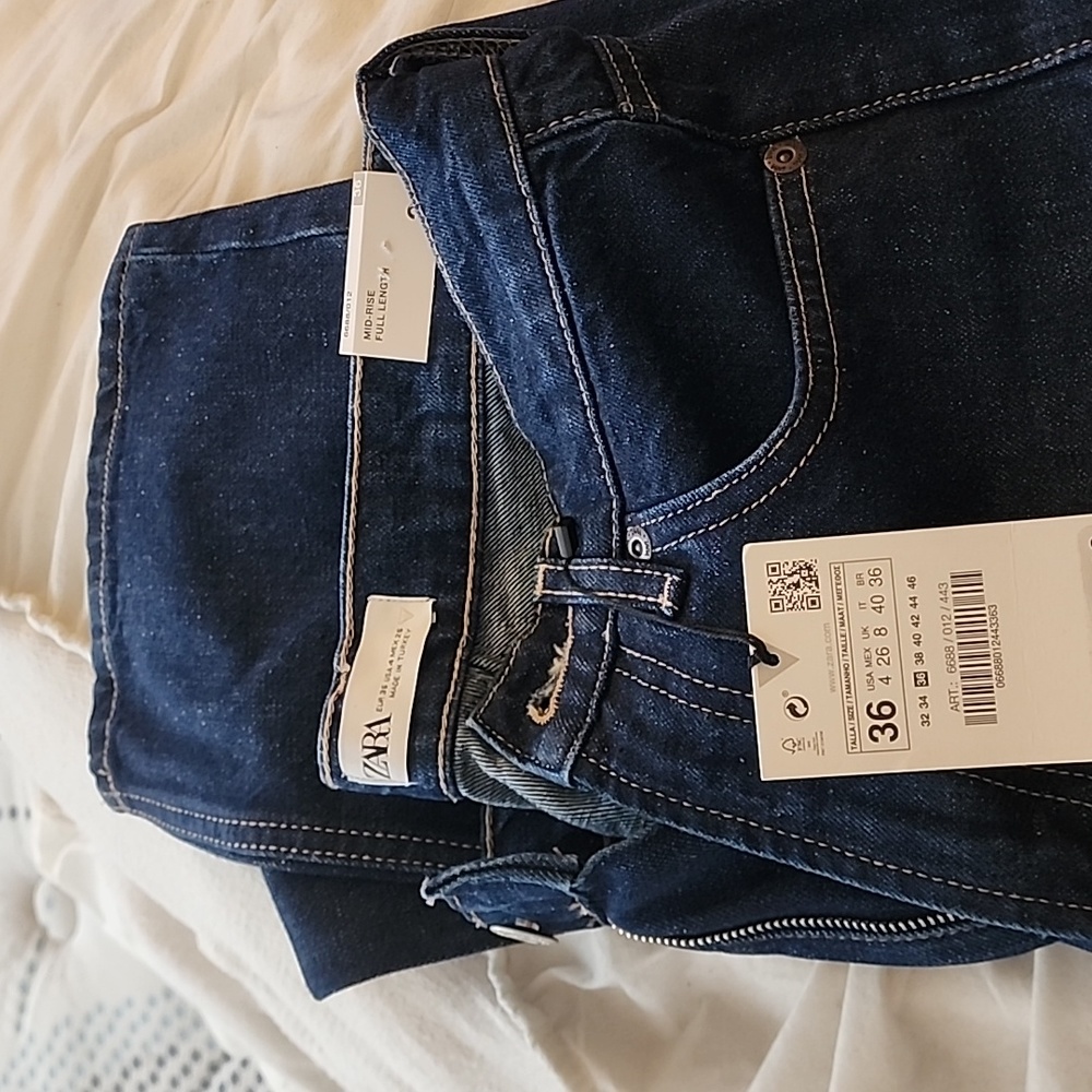 Close out sale only $ 22  Dark blue Straight Fit Mid rise Zara  Denim Jeans - Picture 3 of 8